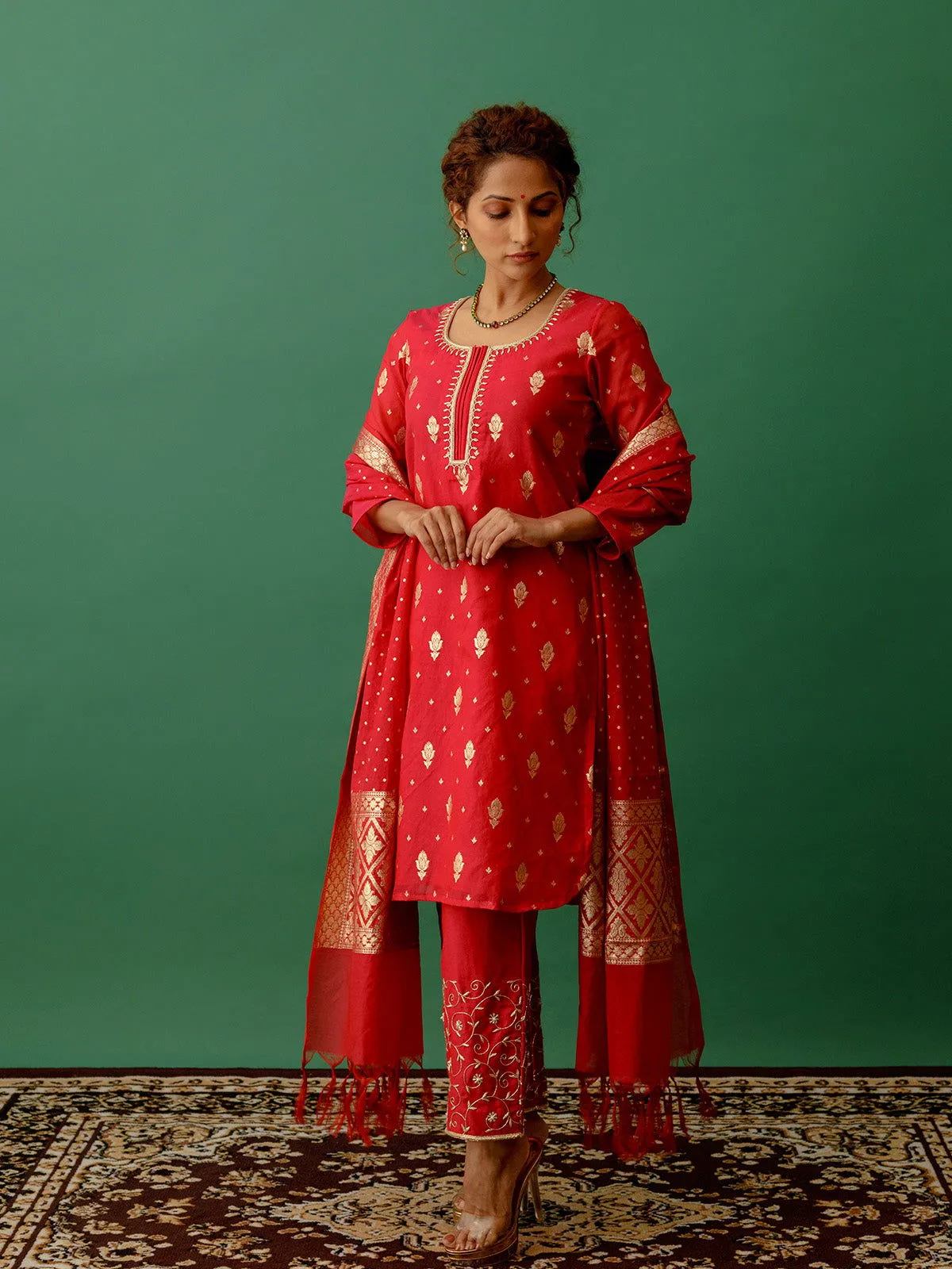 Women Banarasi Silk Zardosi Roundneck Straight Fit Suit Set Magenta