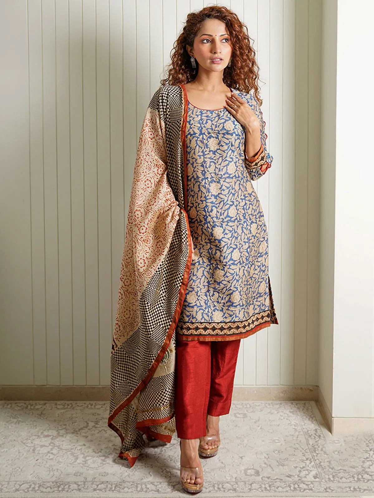 Women Chanderi Printed Uneck Regular Fit Suit Set Blue